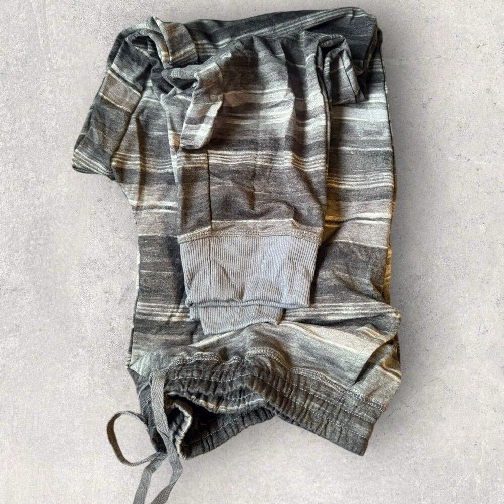 Lularoe 2XL Jax Jogger In White And Grey Floral Print NWOT
